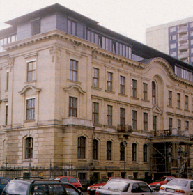 Landeskirchenamt mit aufgestocktem Dachgeschoss
